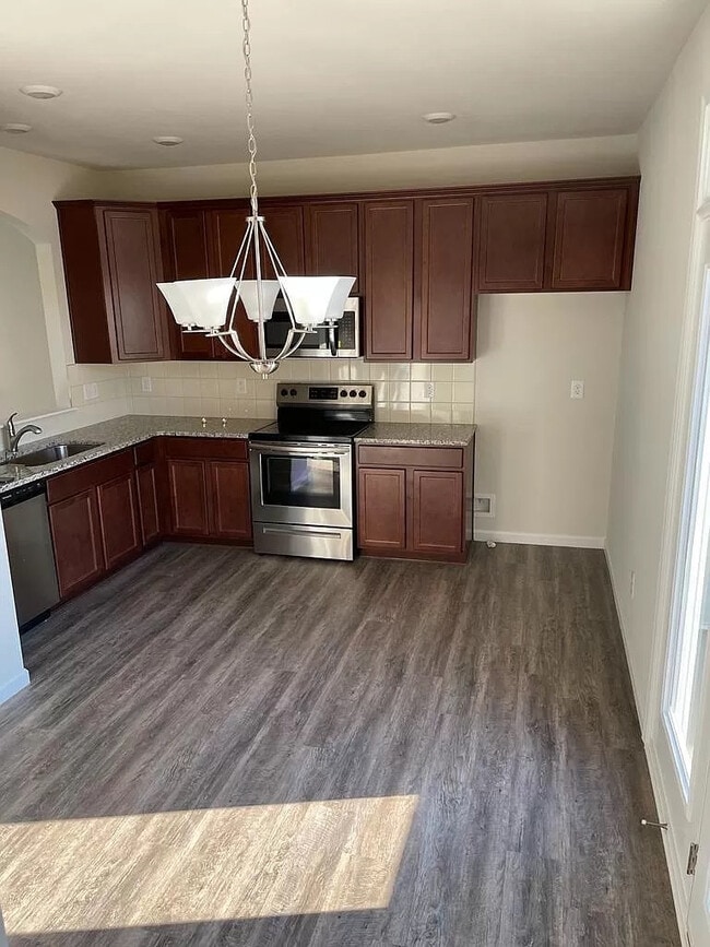 Room in Townhome on Johns Walk Way