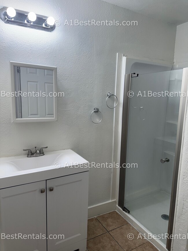 Photo - 1905 John St