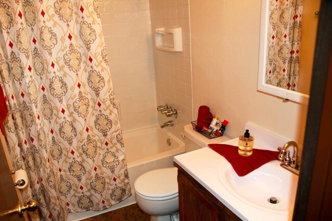 Photo - Lake Road Courtyard Apartments