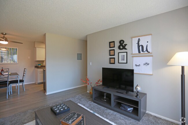 2BR, 1BA - 836 SF
