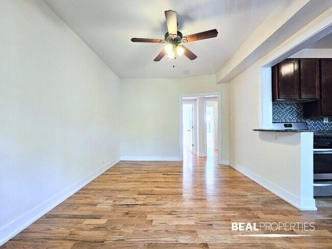 Photo - 2 bedroom in CHICAGO IL 60657 Condo Unit E2