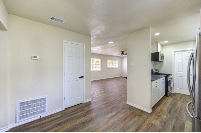 Photo - 1210 N Natchez Dr