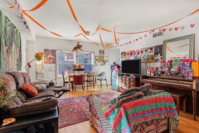 Photo - 412 N Thayer St