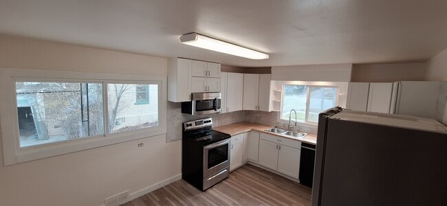 Building Photo - 413 Dearborn Ave Unit 413 Up