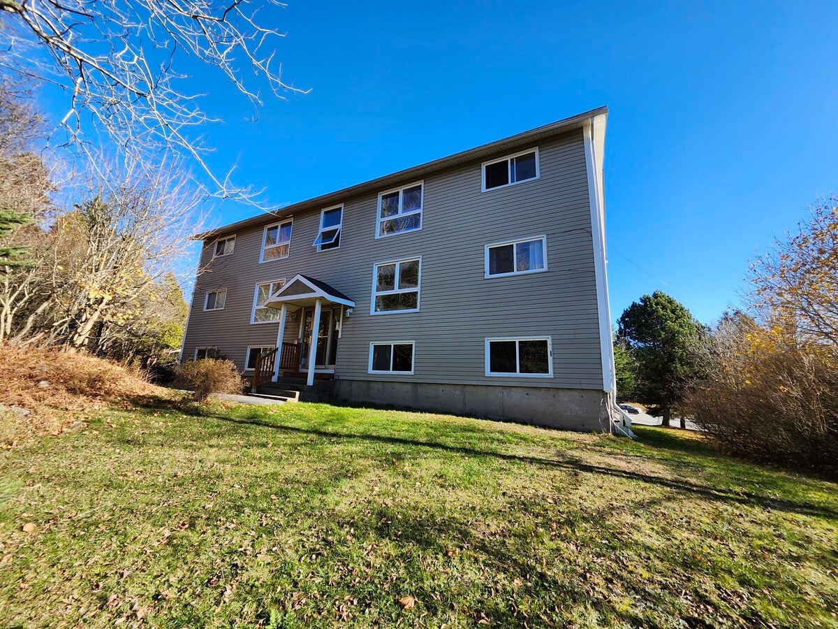 Photo - 1066 Magee Pl Unité 1