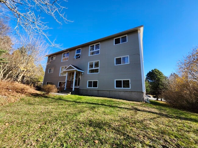 Building Photo - 1066 Magee Pl Unit 1