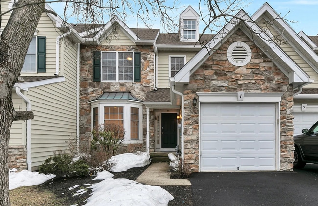 Building Photo - 7 Patriot Hill Dr