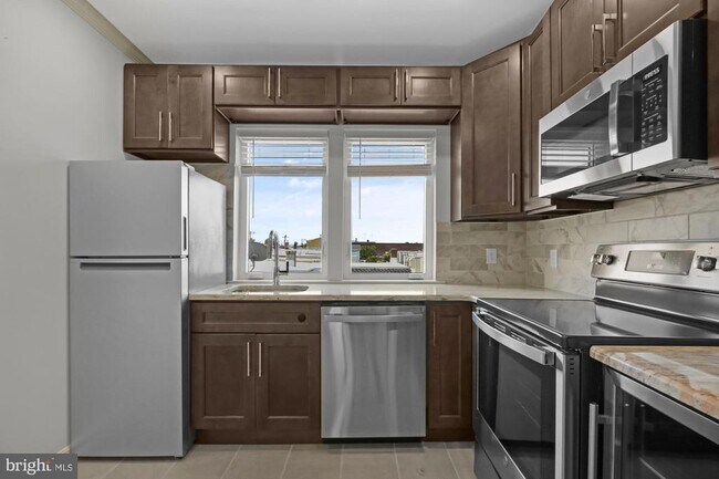 Building Photo - 2528 E Allegheny Ave Unit 3RD FL Rental
