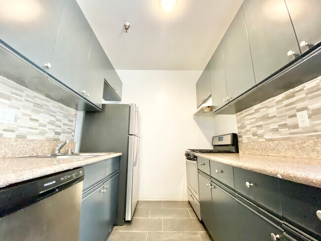 Photo - 125 N Doheny Dr Unit 205