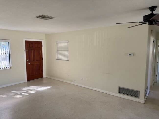 Photo - 515 E Miller St