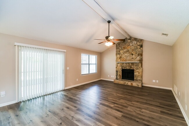Photo - 3303 Hampstead Dr