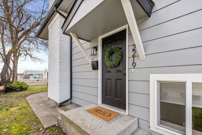 Photo - Modern 2BR Suite – Newly Furnished, Pet-Fr...