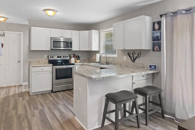 Photo - 485 Candlestick Dr
