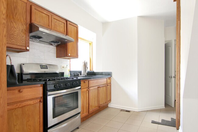 Photo - 2813 S LOOMIS St