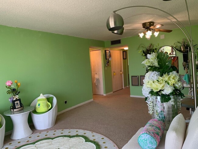 Photo - 500 Executive Center Dr Unit 3-F