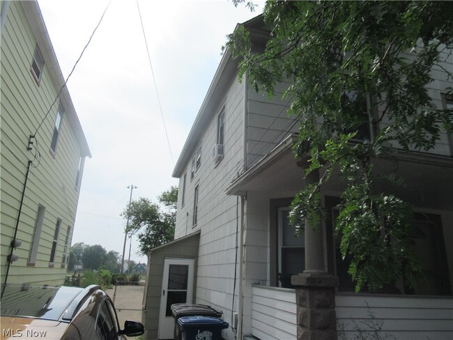 2080 Halstead Ave Unit 2