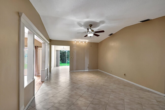 Photo - 15792 Philodendron Cir