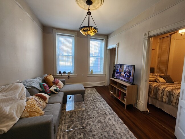 Building Photo - 1623 N Hermitage Ave Unit BF