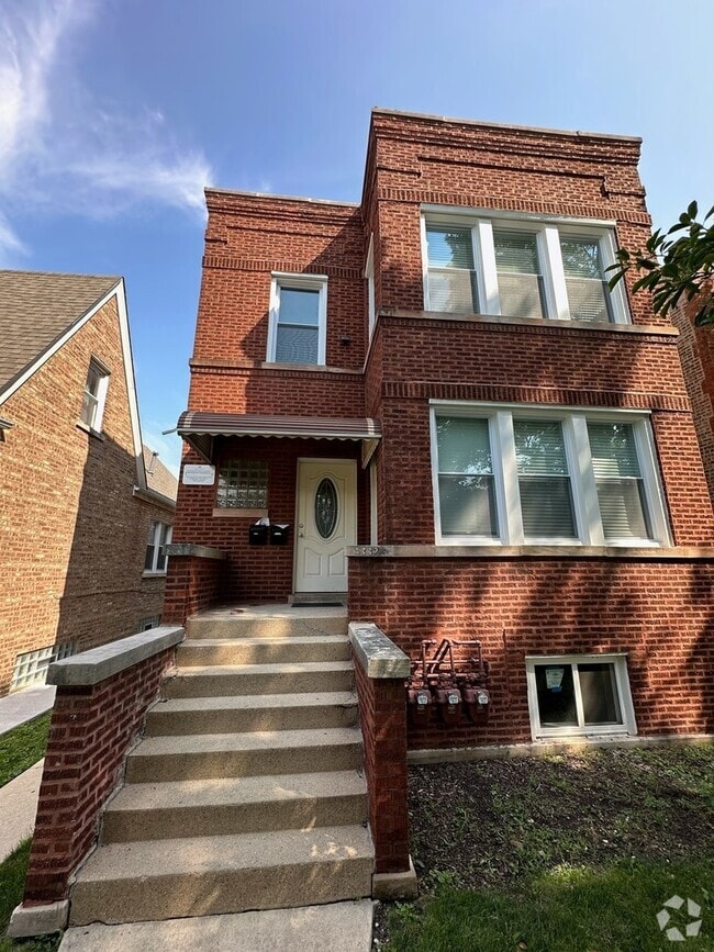 Building Photo - 5332 W Newport Ave Unit 2 Rental