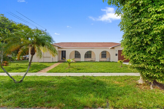 Photo - 4851 NW 17th St
