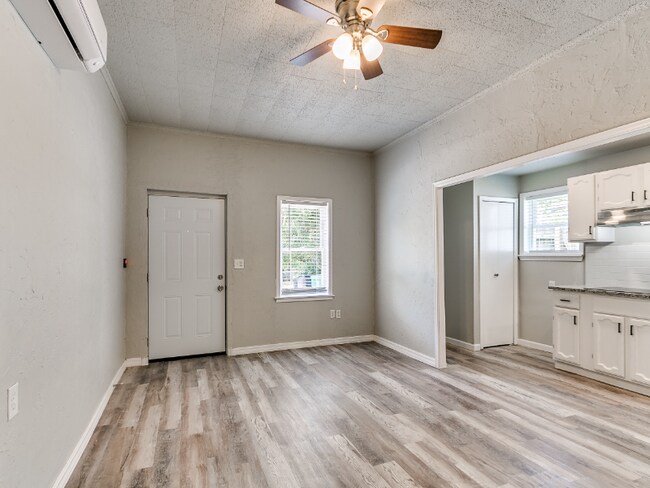 Photo - 4410 N Blackwelder Ave