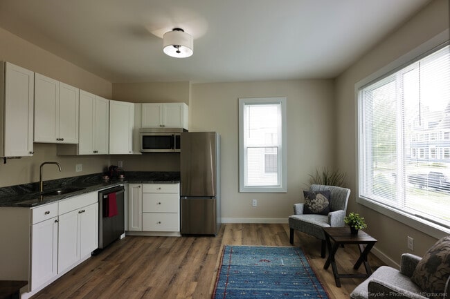 Building Photo - 266 King St Unit 1 W