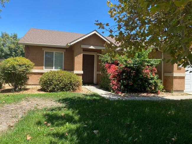 Building Photo - Charming home for rent in Visalia