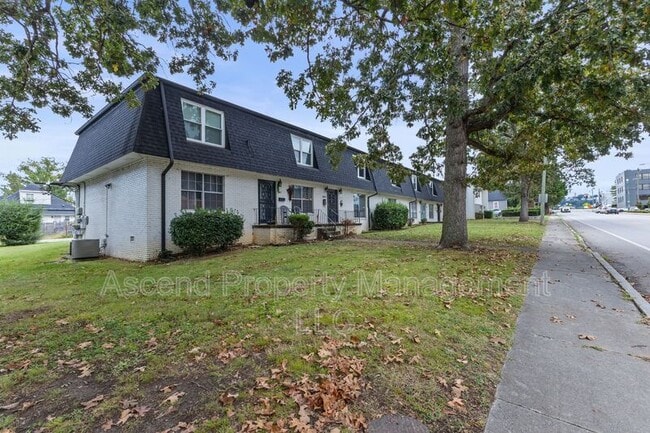 Building Photo - 1803 Bailey Ave Unit B