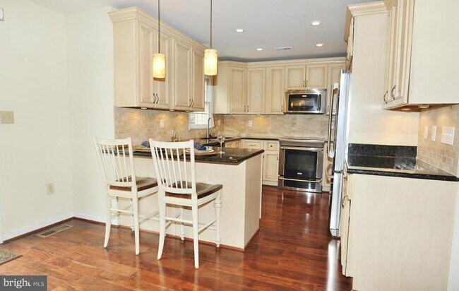 Photo - 7411 Salford Ct