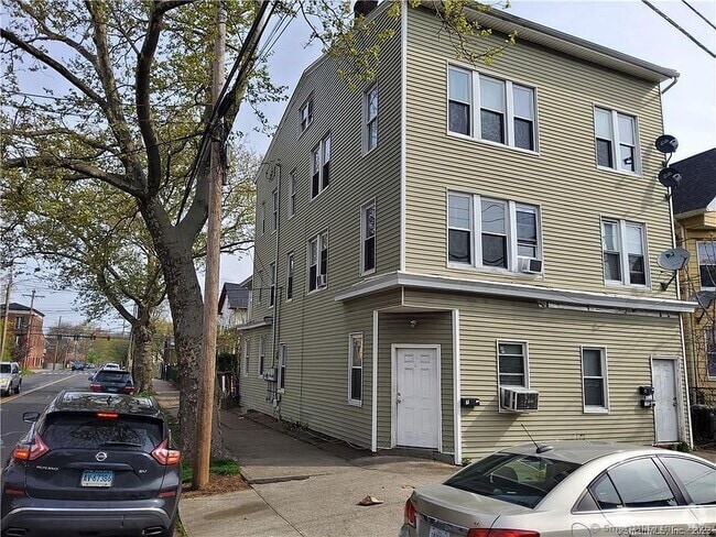 Building Photo - 101 Woolsey St Unit 3 Rental