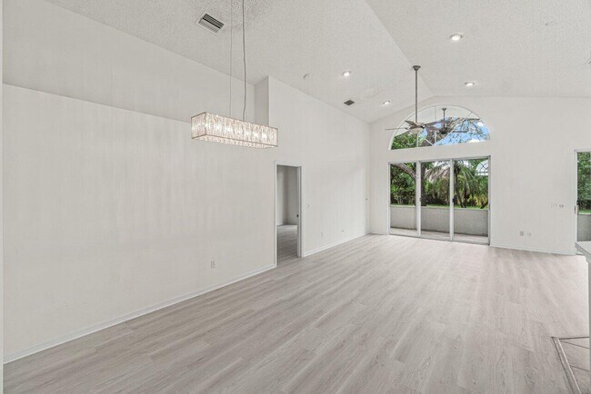 Photo - 7728 Edinburough Ln