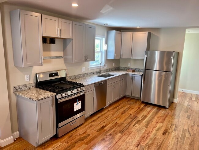 Building Photo - 13 Garfield Ave Rental