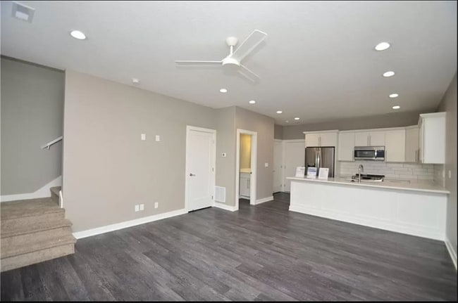 Photo - 660 SE Greyson Ln