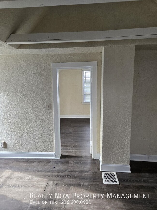 Photo - 2086 W 81st St Unidad 2