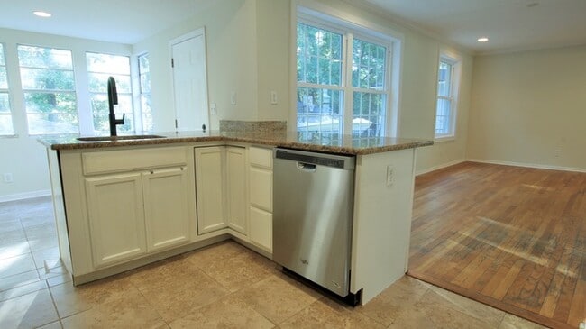 Photo - 1554 Geraldine Dr
