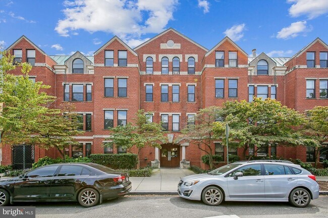 Building Photo - 649 C St SE Unit 302 Rental