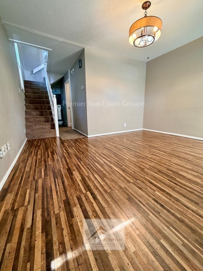 Photo - 220 Willow St