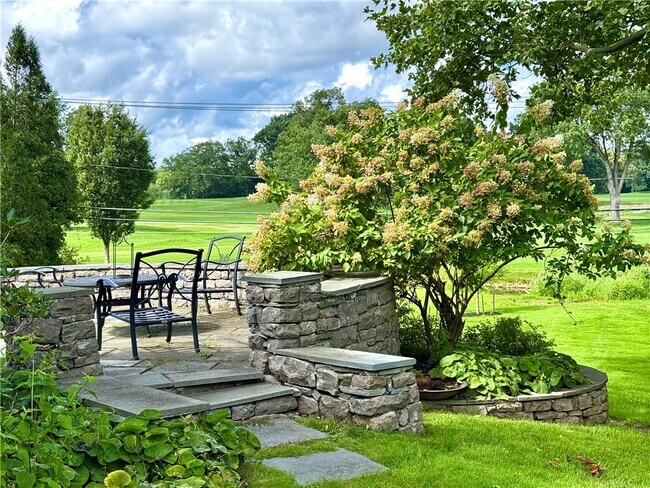 92 N Country Club Dr
