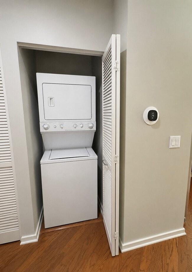 1819 S Michigan Ave Unit 1002