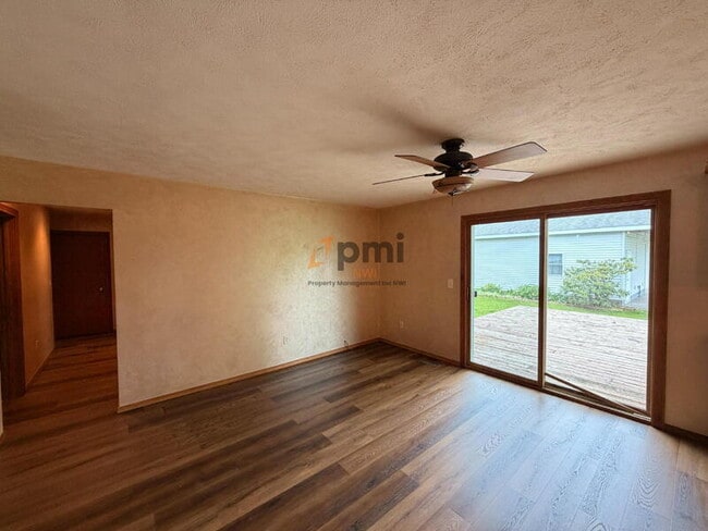 Photo - 110 W Carrie Ave