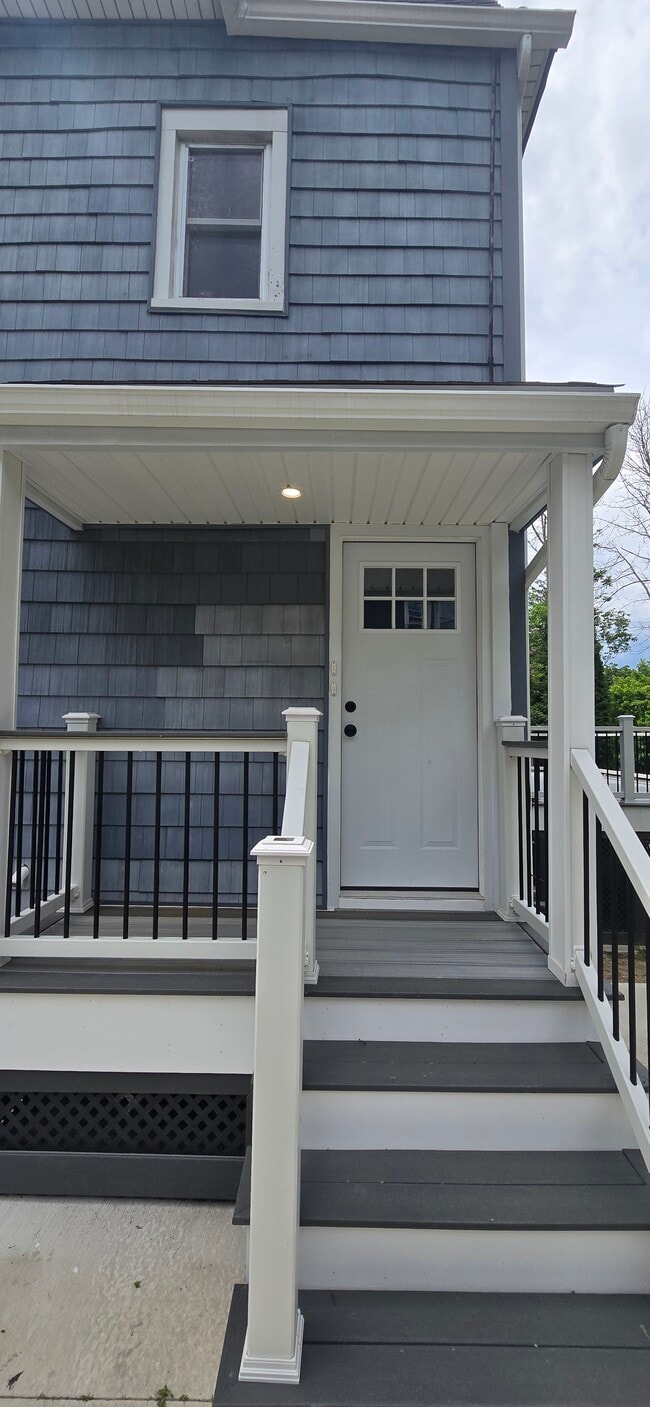 Building Photo - 90 Nassau Rd Unit Upper