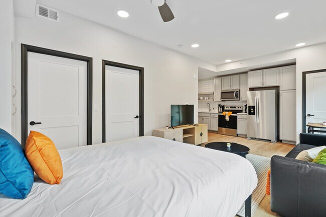 Photo - 423 E Michigan St Unit ID1026472P