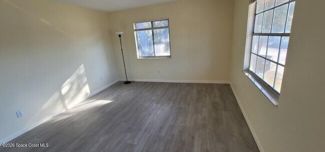 Photo - 556 Titus St