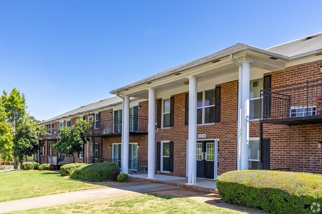 Photo - University Oaks