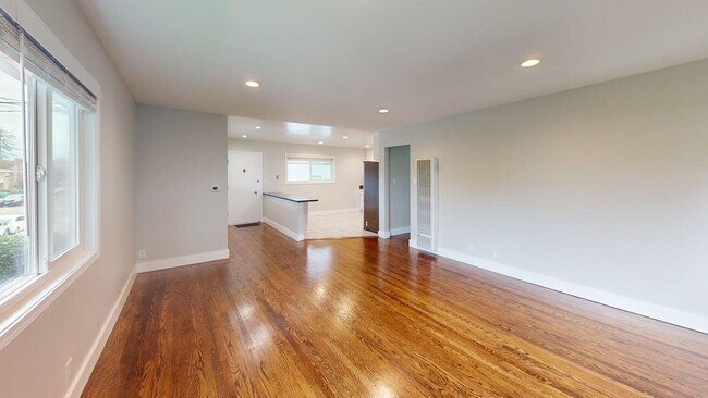 2060 Santa Clara Ave Unit E