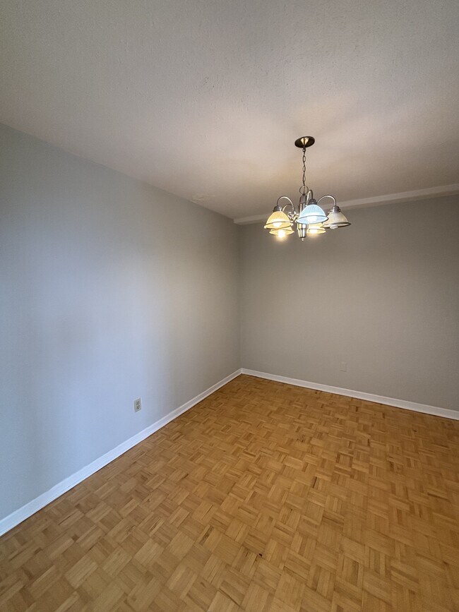 Photo - 345 Laurier Ave E Unit 1001