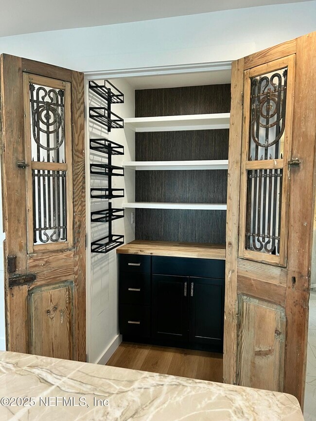 Photo - 201 Hopkins St