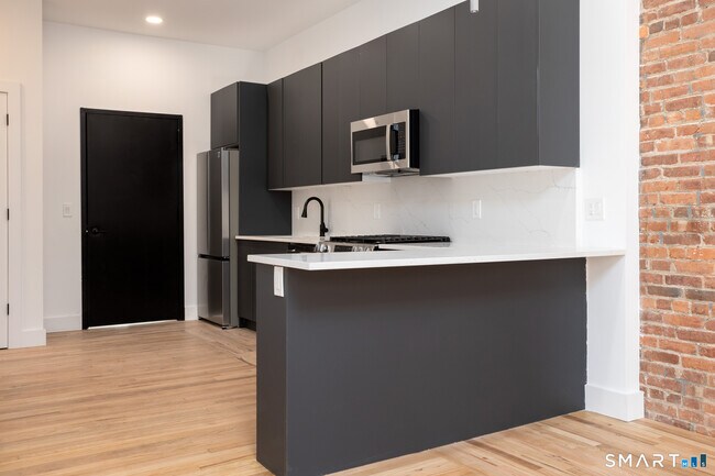 10 Commerce St Unit 2R