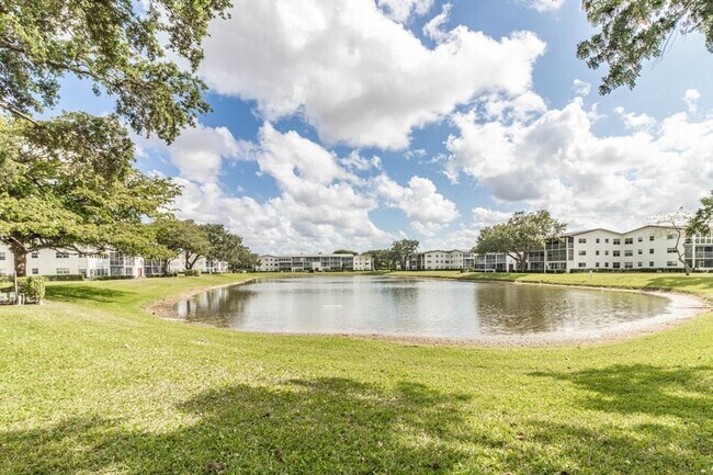 Photo - 32 Fanshaw A Unit A