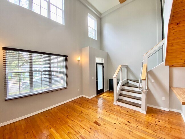 Photo - LUXURY TOWNHOME IN SODO 3/2.5 PLUS OFFICE AND BONUS ROOM  - DOWNTOWN ORLANDO